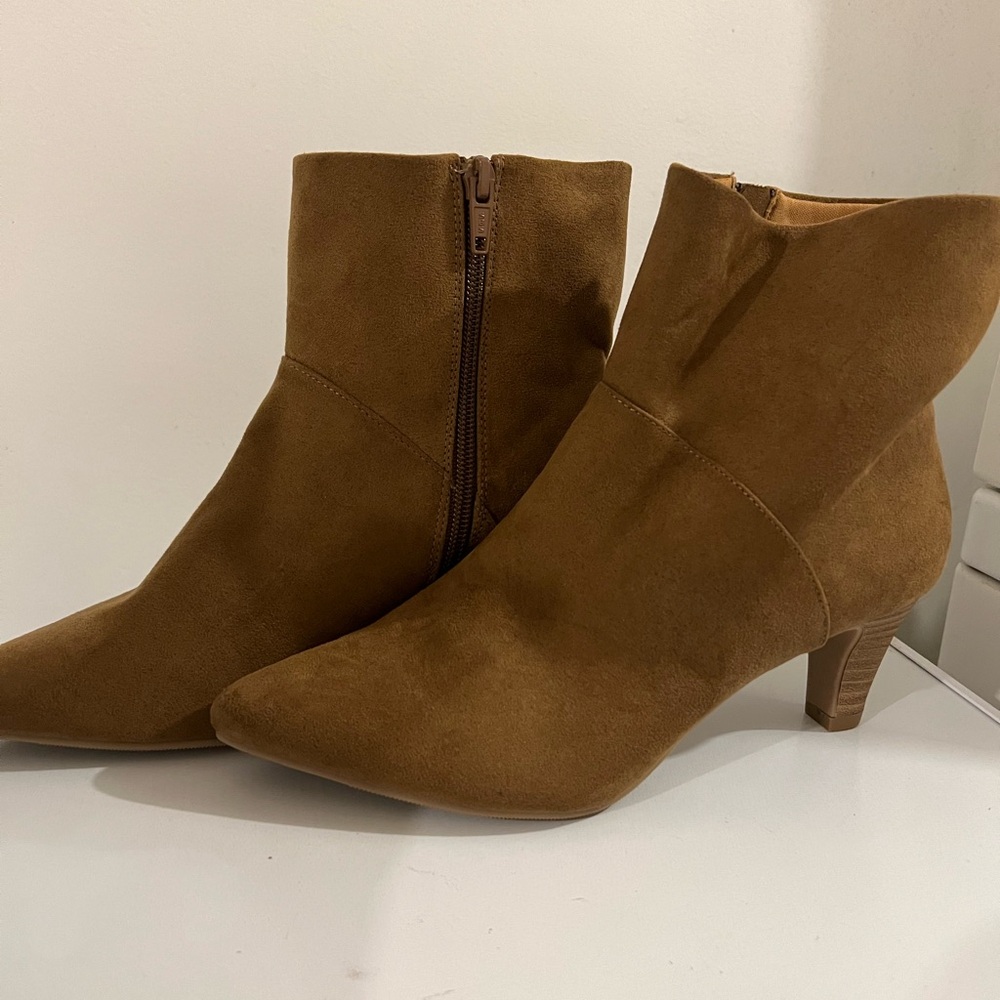 Brand new women boots size 7
